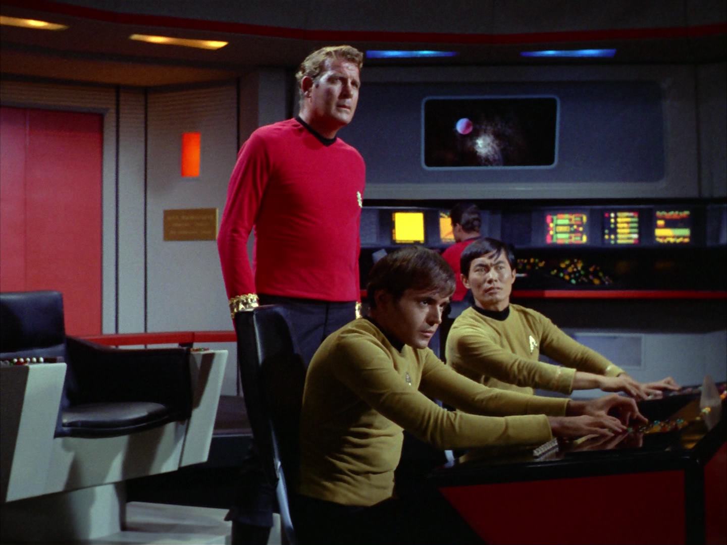 ariane179254_StarTrek_2x12_TheDeadlyYears_3101.jpg