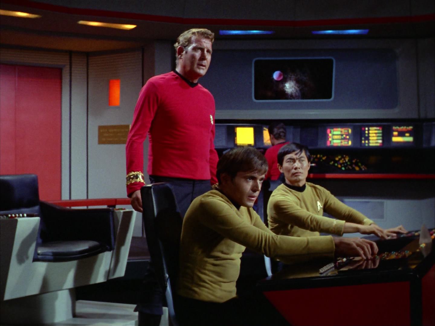 ariane179254_StarTrek_2x12_TheDeadlyYears_3103.jpg