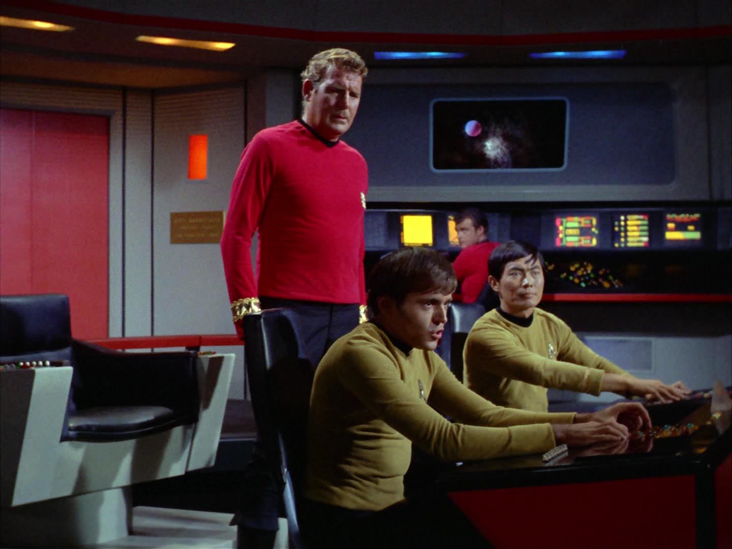 ariane179254_StarTrek_2x12_TheDeadlyYears_3109.jpg