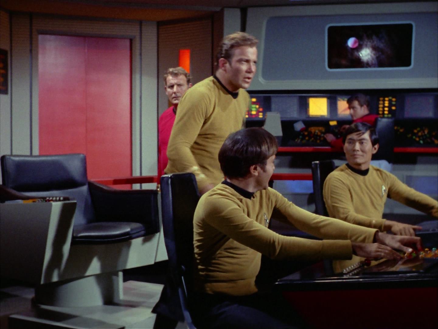 ariane179254_StarTrek_2x12_TheDeadlyYears_3203.jpg