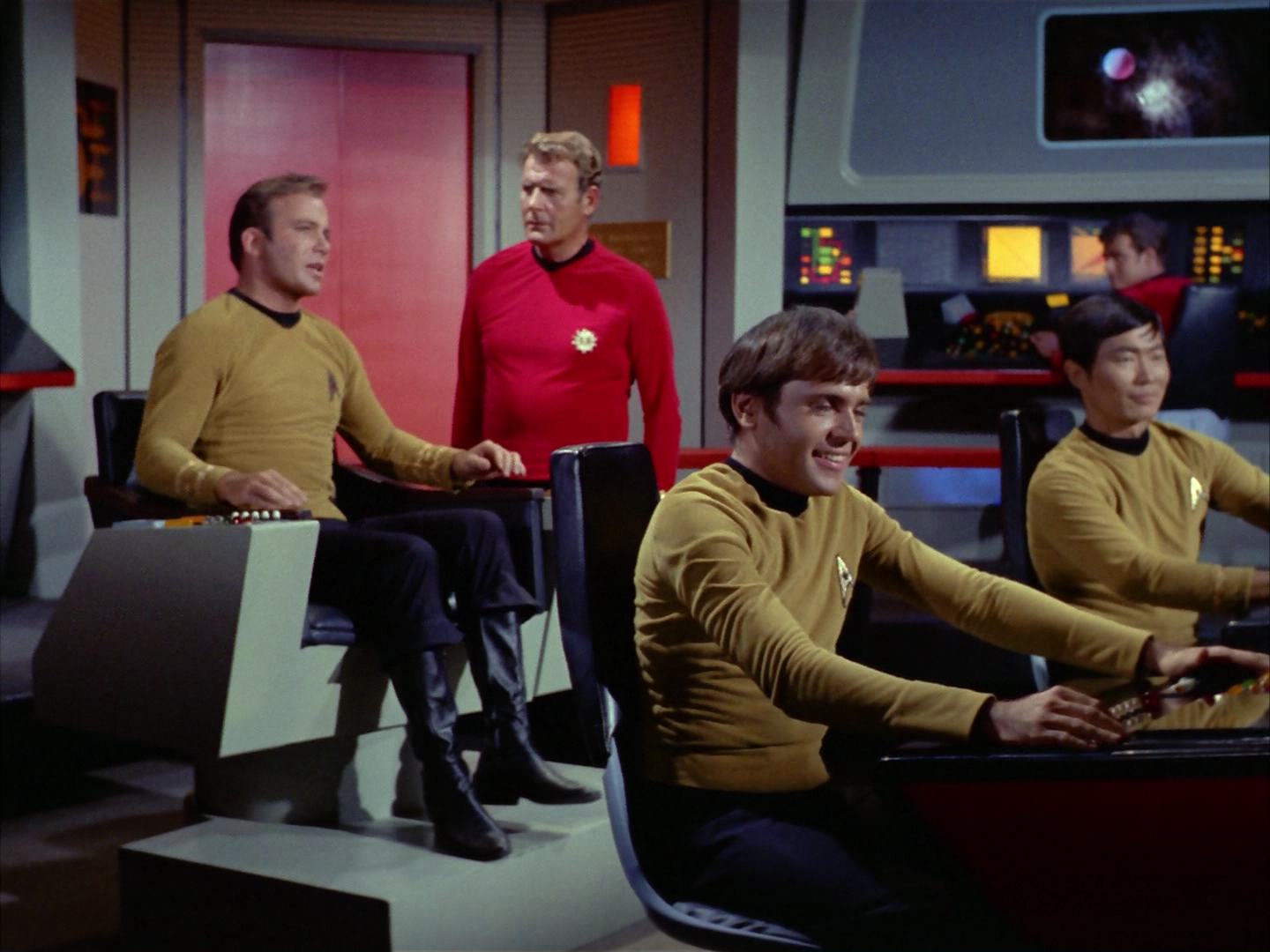 ariane179254_StarTrek_2x12_TheDeadlyYears_3206.jpg