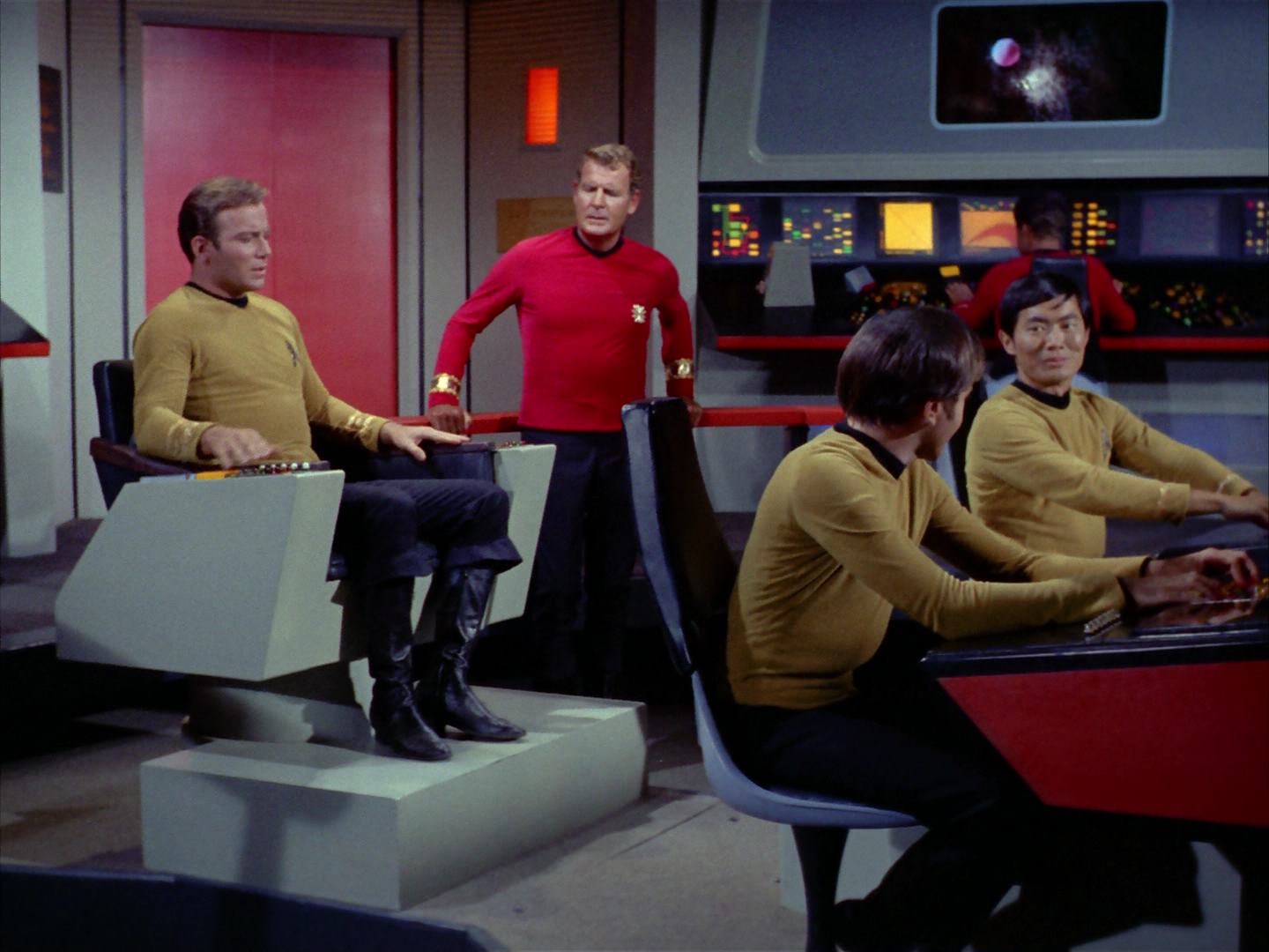 ariane179254_StarTrek_2x12_TheDeadlyYears_3282.jpg