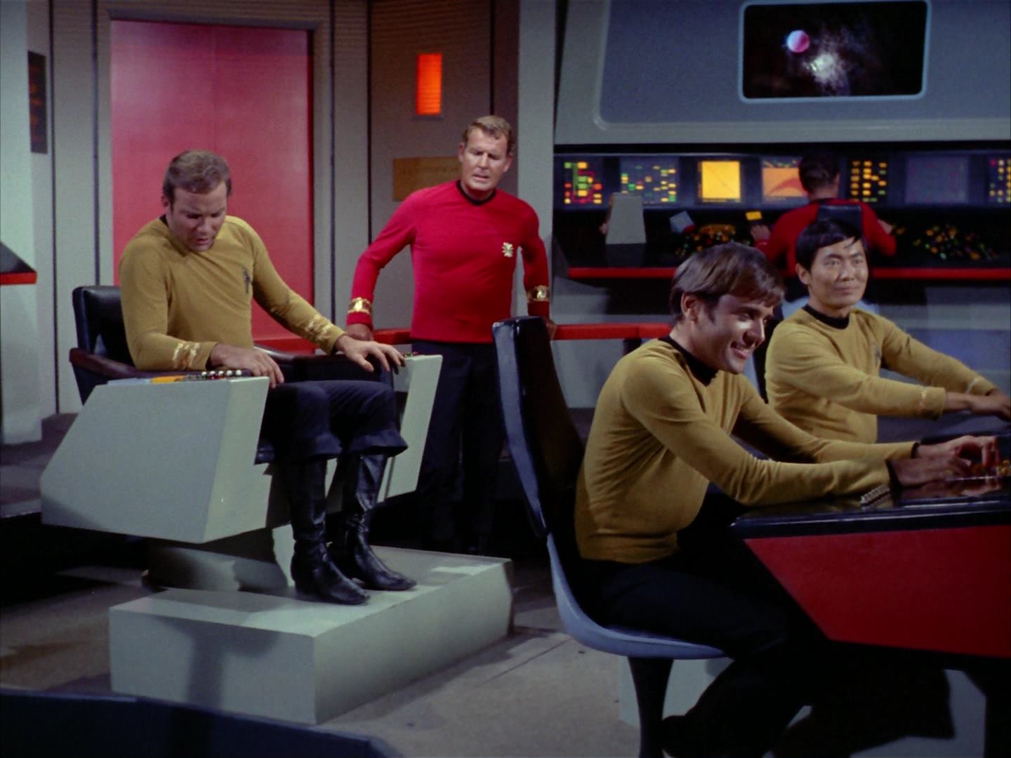 ariane179254_StarTrek_2x12_TheDeadlyYears_3283.jpg