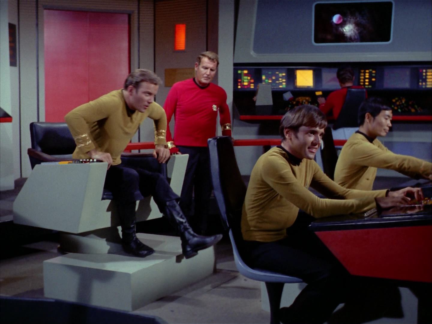 ariane179254_StarTrek_2x12_TheDeadlyYears_3285.jpg