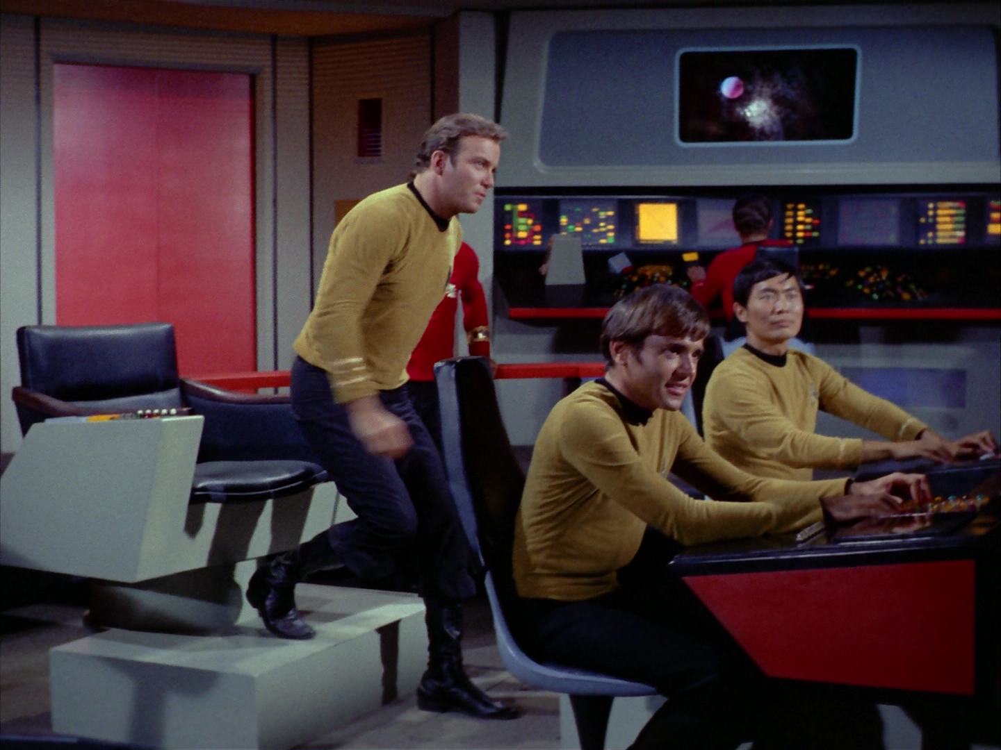 ariane179254_StarTrek_2x12_TheDeadlyYears_3286.jpg