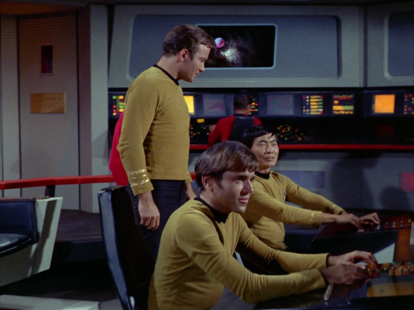 ariane179254_StarTrek_2x12_TheDeadlyYears_3294.jpg