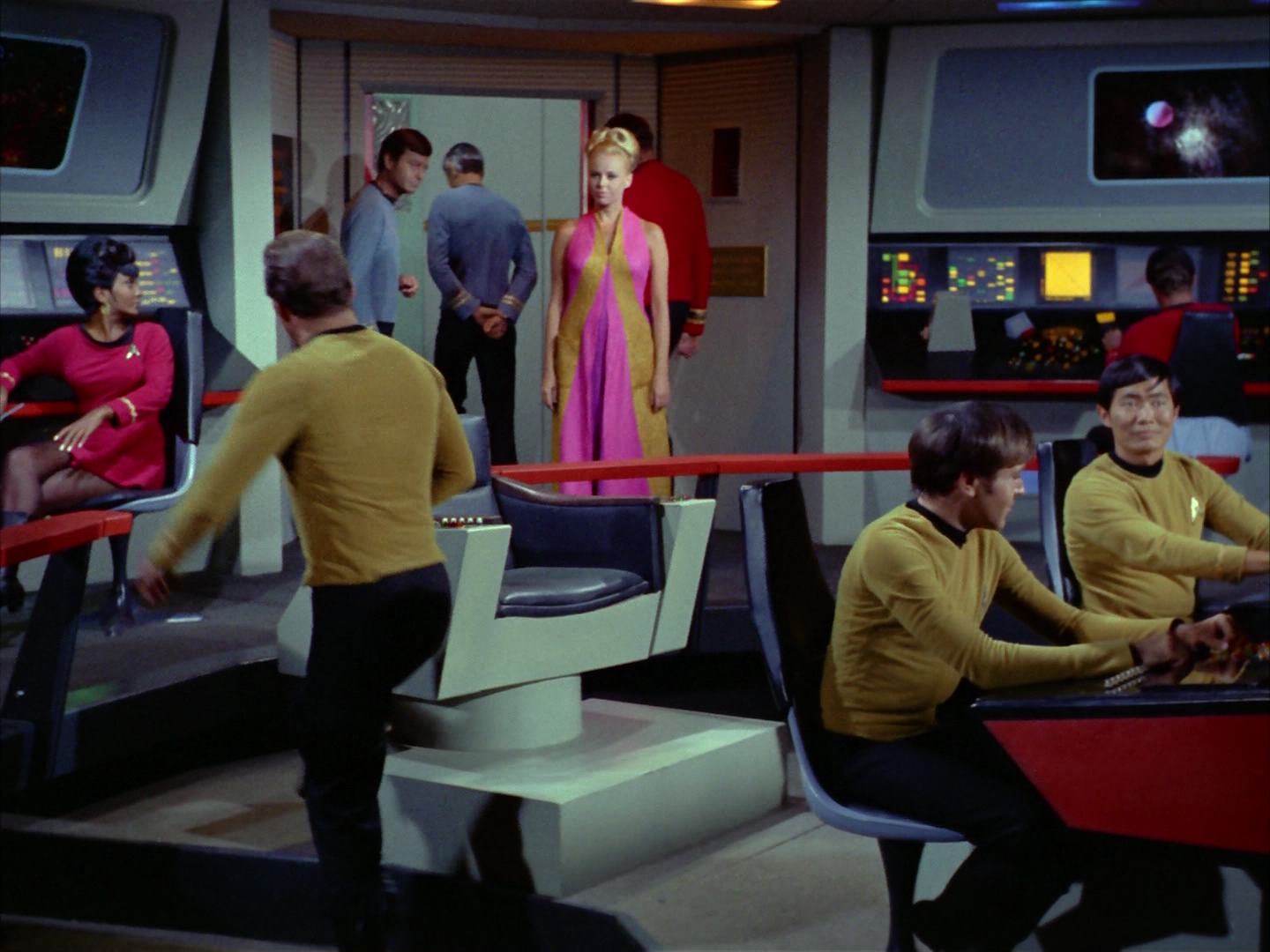 ariane179254_StarTrek_2x12_TheDeadlyYears_3362.jpg