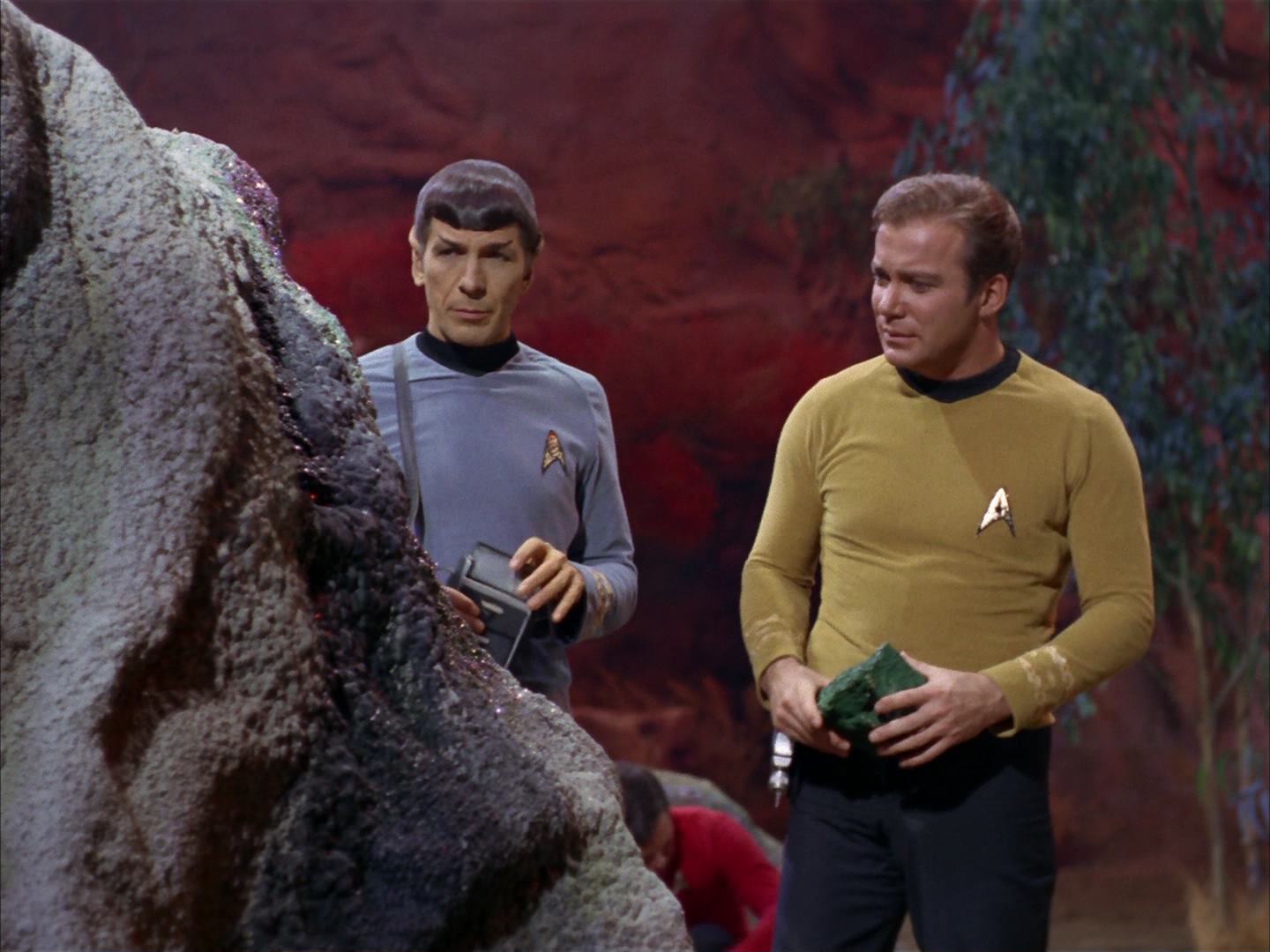 ariane179254_StarTrek_2x13_Obsession_0009.jpg