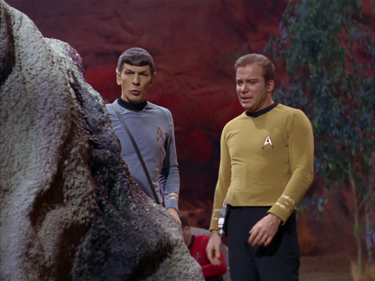ariane179254_StarTrek_2x13_Obsession_0016.jpg