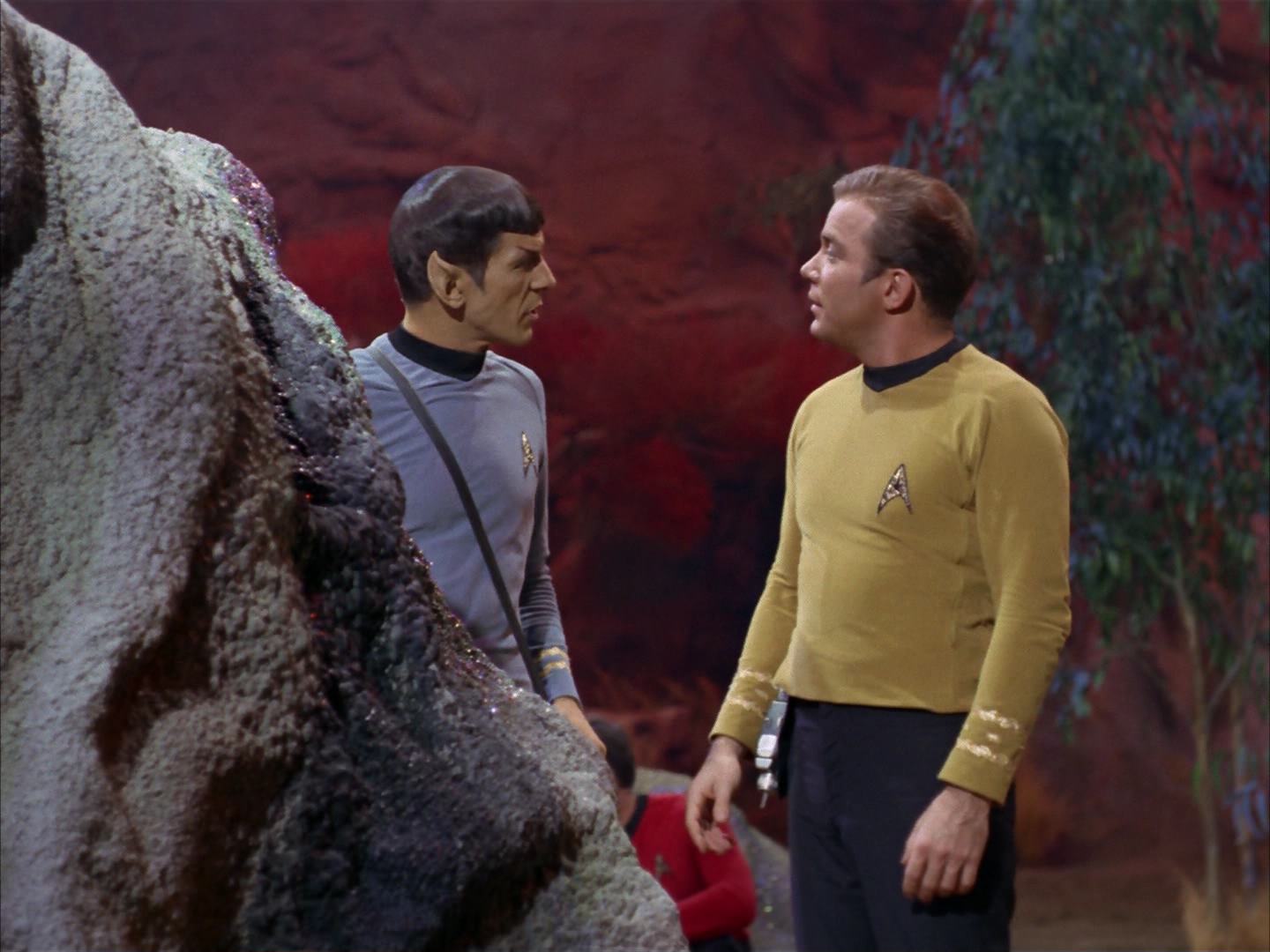 ariane179254_StarTrek_2x13_Obsession_0018.jpg