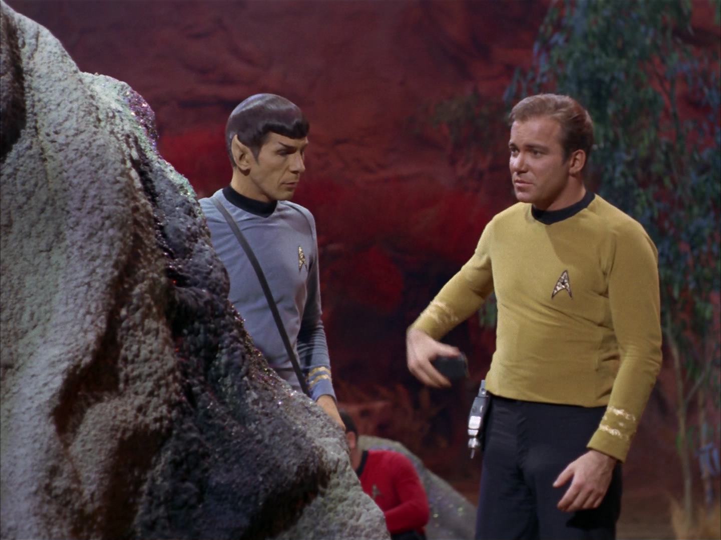 ariane179254_StarTrek_2x13_Obsession_0020.jpg