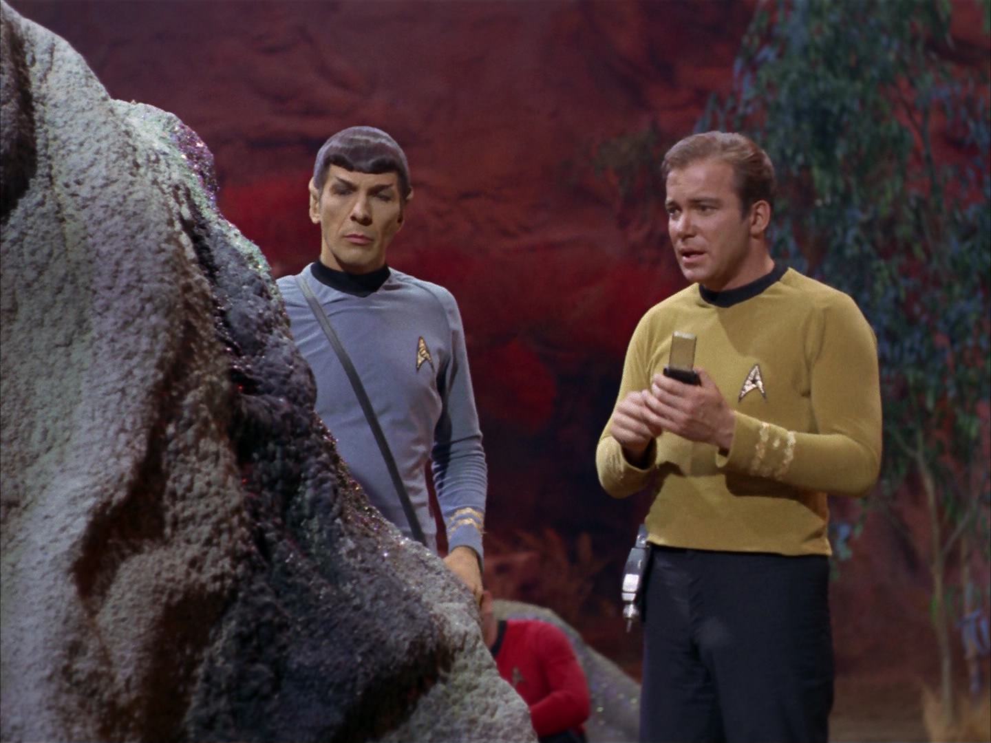 ariane179254_StarTrek_2x13_Obsession_0021.jpg