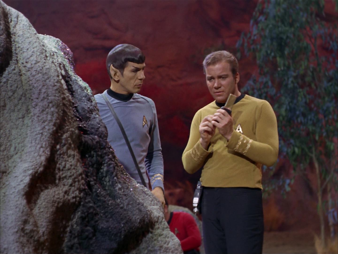 ariane179254_StarTrek_2x13_Obsession_0023.jpg