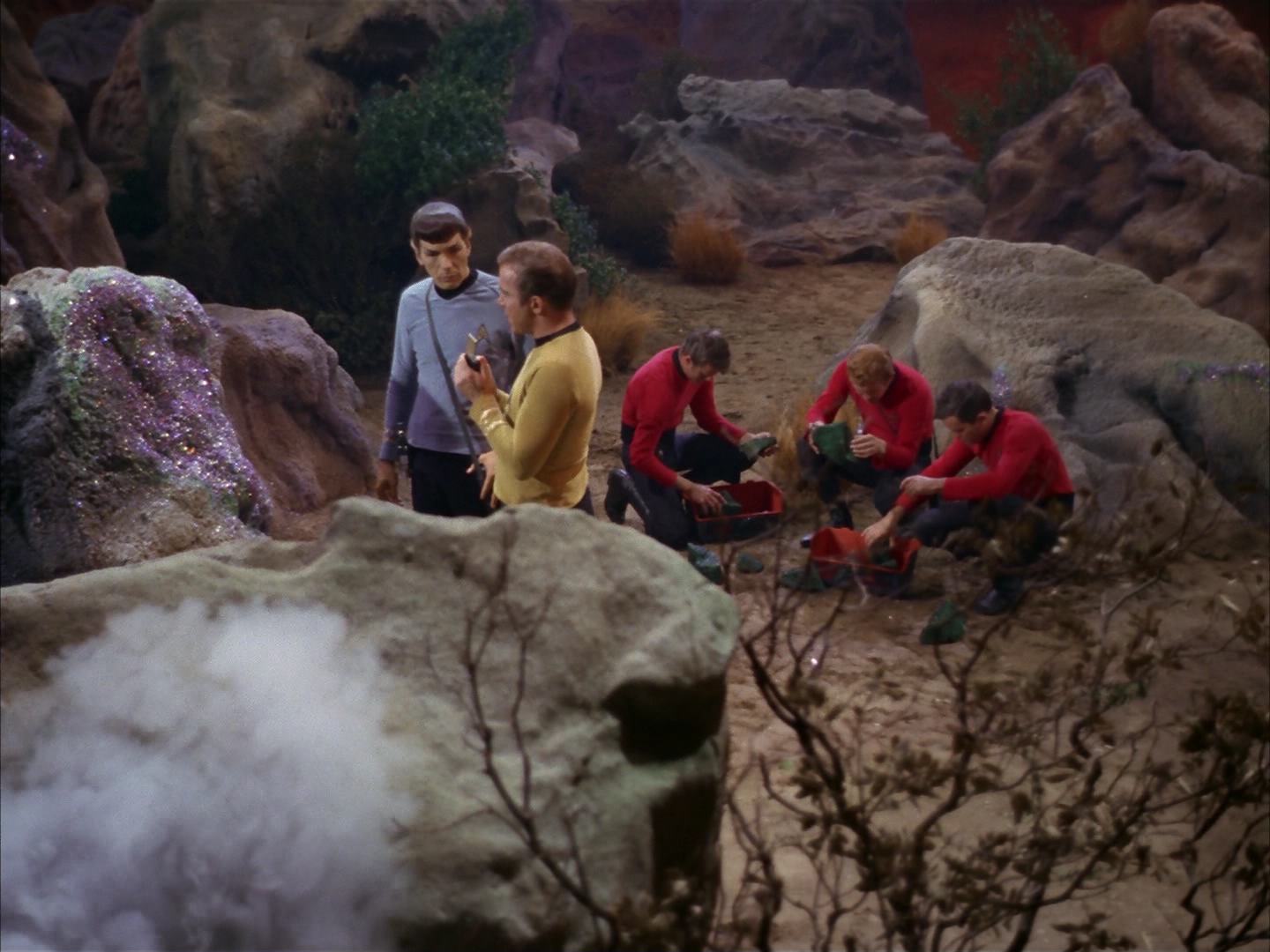 ariane179254_StarTrek_2x13_Obsession_0027.jpg