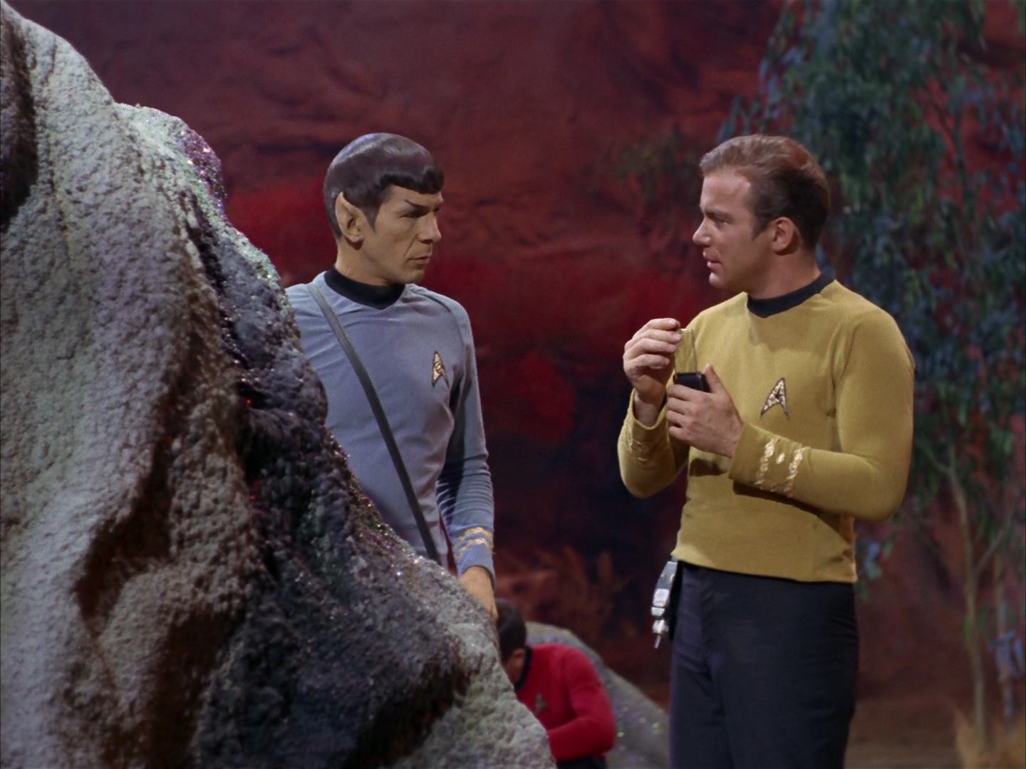 ariane179254_StarTrek_2x13_Obsession_0032.jpg