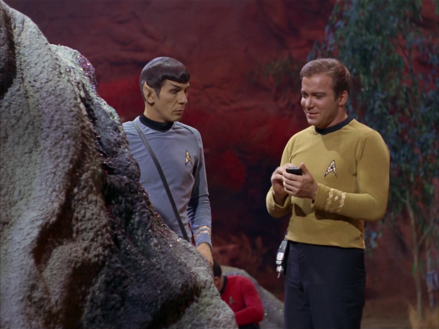 ariane179254_StarTrek_2x13_Obsession_0033.jpg