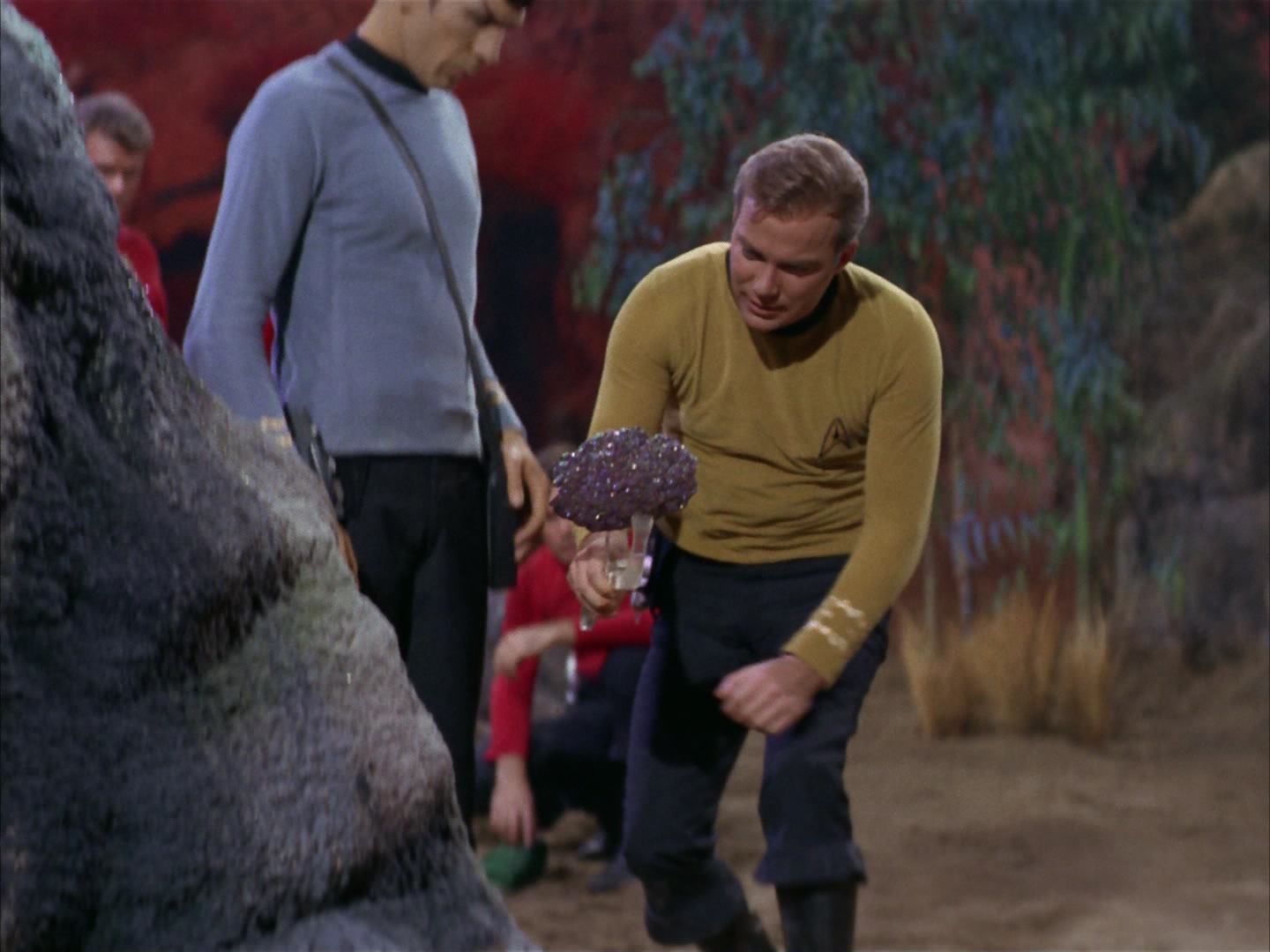 ariane179254_StarTrek_2x13_Obsession_0059.jpg