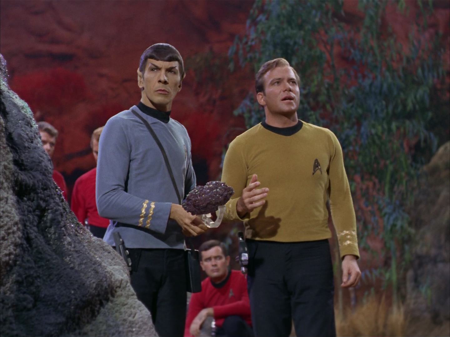 ariane179254_StarTrek_2x13_Obsession_0069.jpg