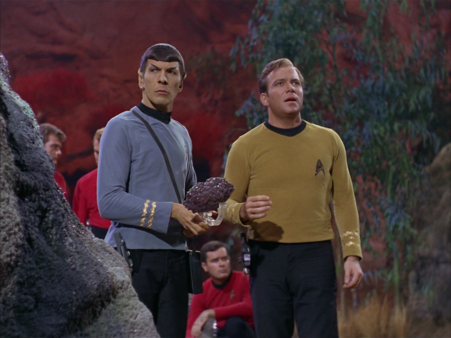 ariane179254_StarTrek_2x13_Obsession_0070.jpg