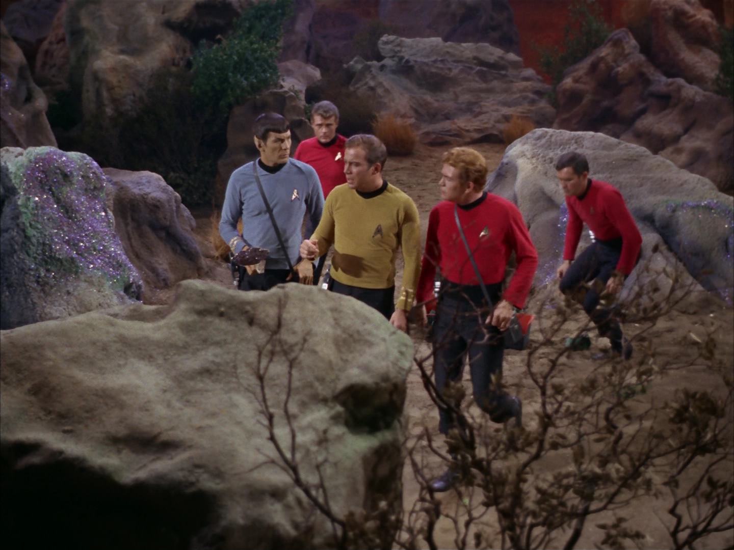ariane179254_StarTrek_2x13_Obsession_0092.jpg
