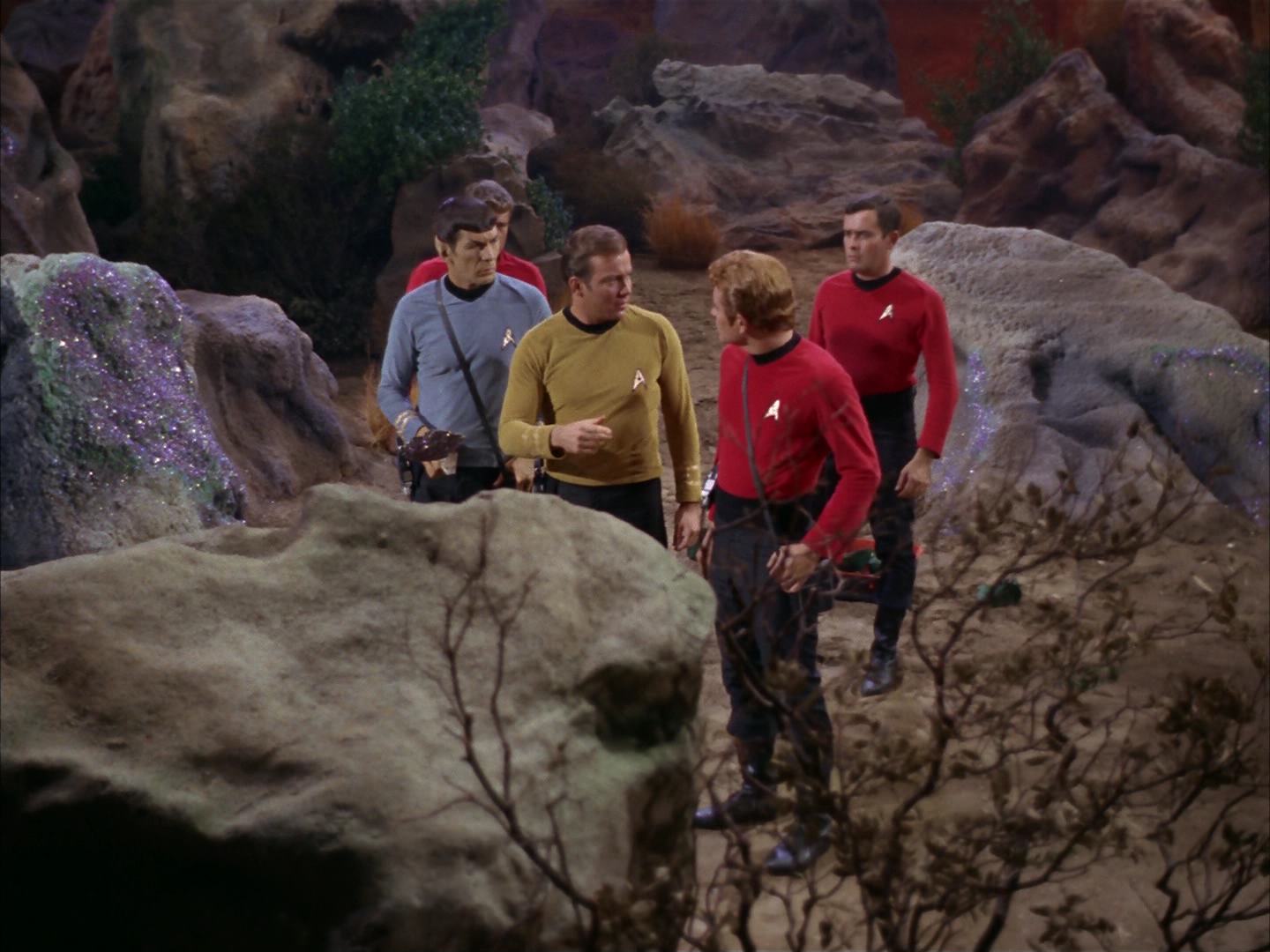 ariane179254_StarTrek_2x13_Obsession_0094.jpg