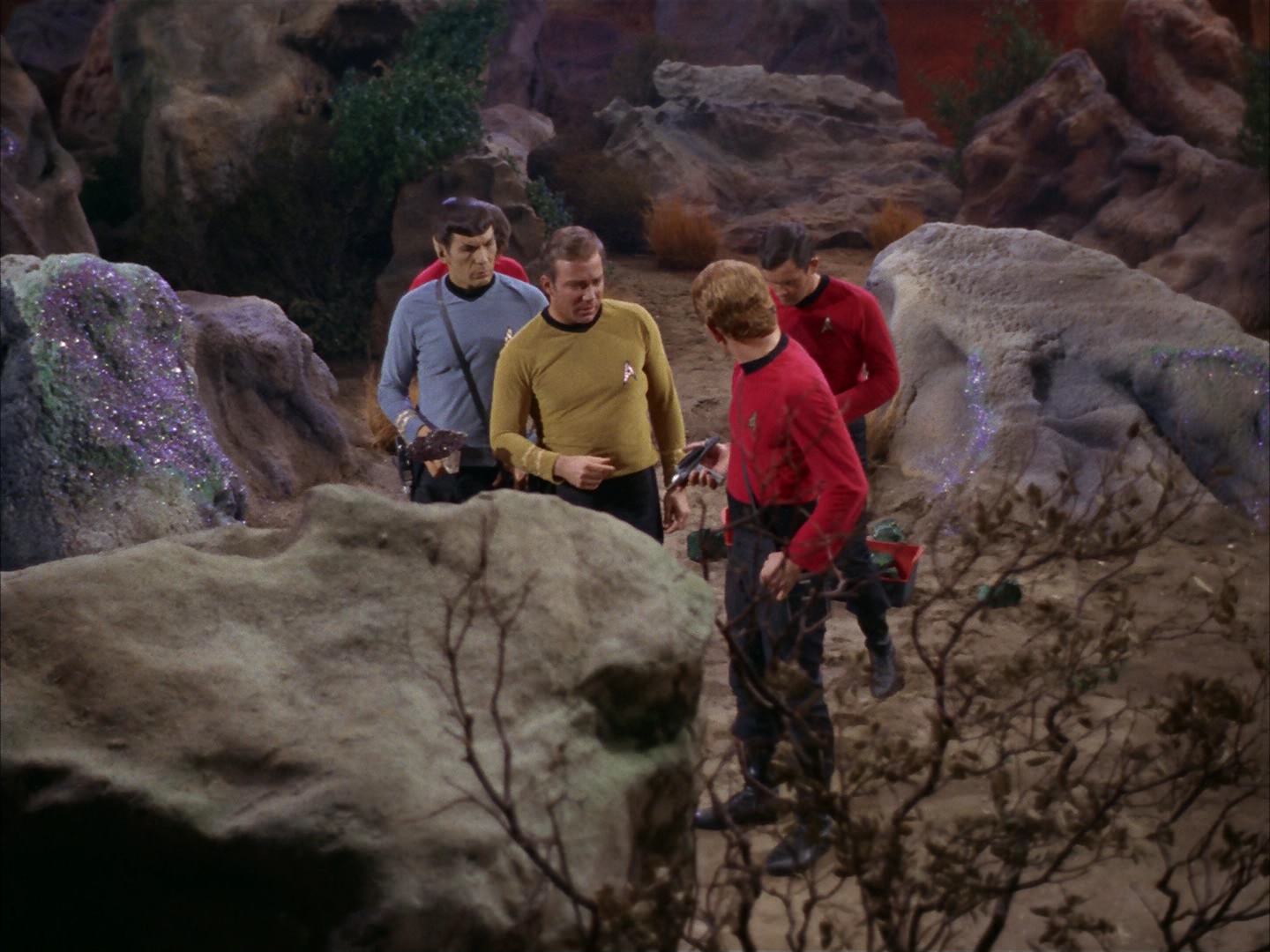 ariane179254_StarTrek_2x13_Obsession_0111.jpg