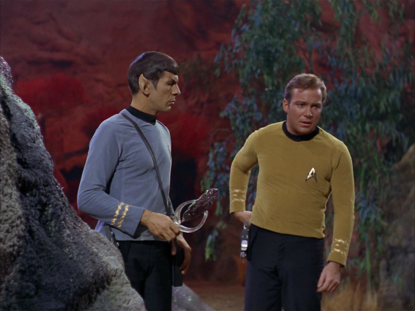 ariane179254_StarTrek_2x13_Obsession_0117.jpg
