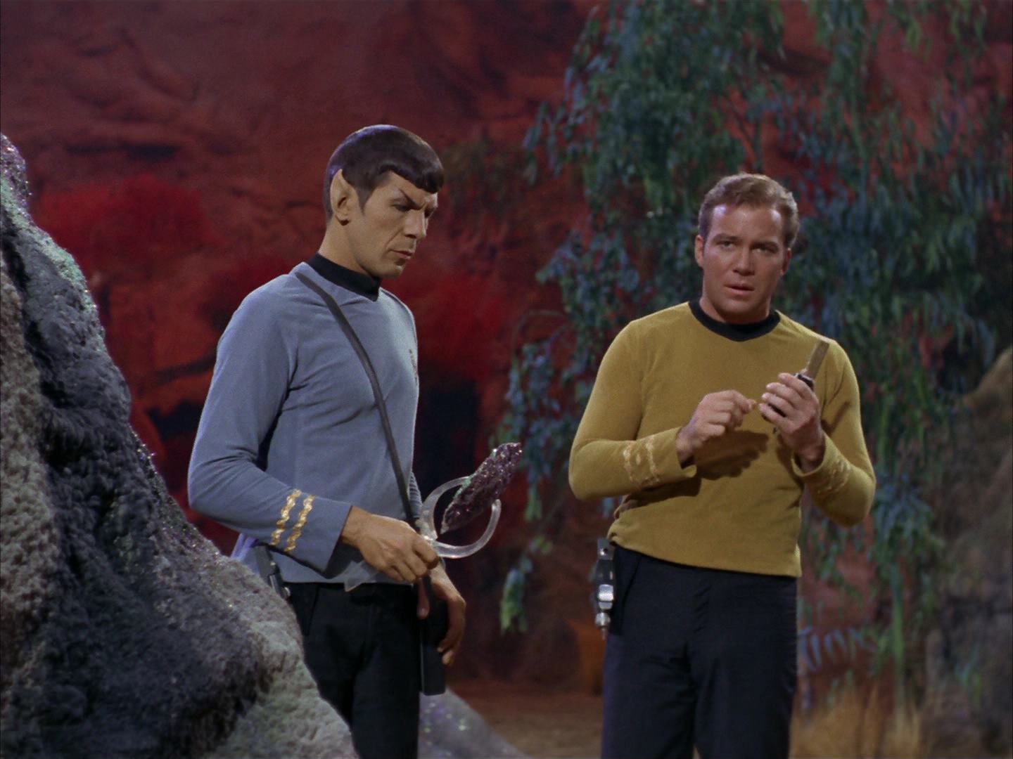 ariane179254_StarTrek_2x13_Obsession_0119.jpg