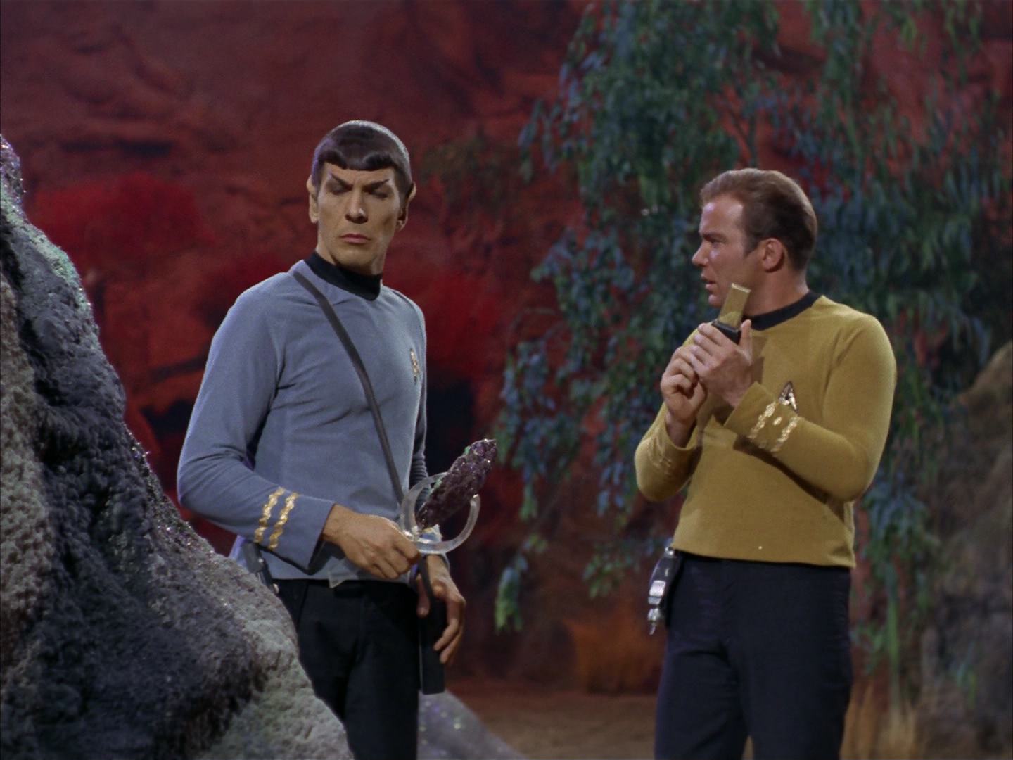 ariane179254_StarTrek_2x13_Obsession_0125.jpg