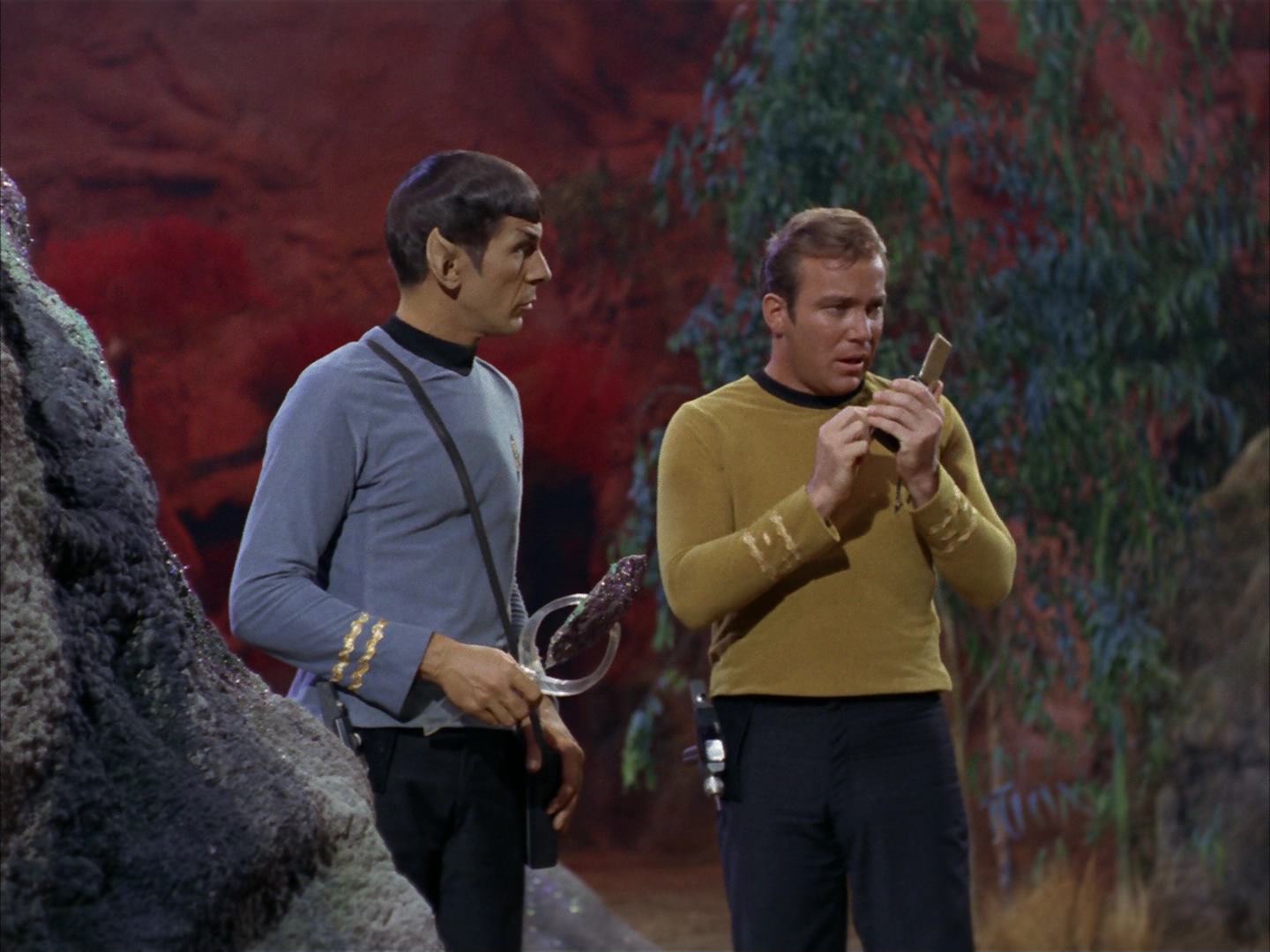 ariane179254_StarTrek_2x13_Obsession_0129.jpg