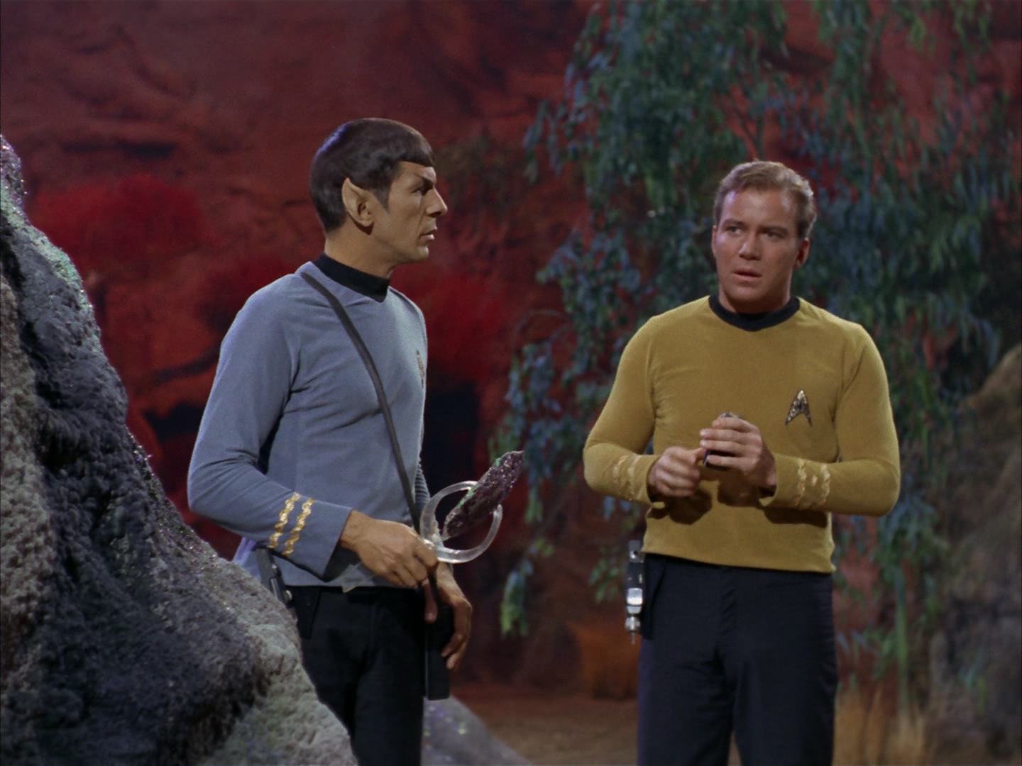 ariane179254_StarTrek_2x13_Obsession_0133.jpg