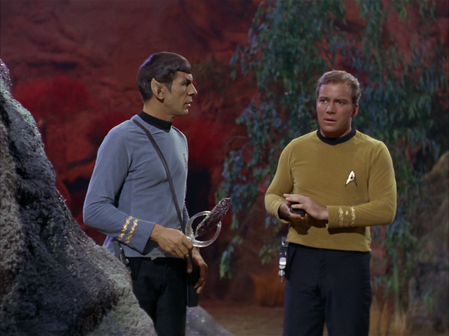 ariane179254_StarTrek_2x13_Obsession_0134.jpg