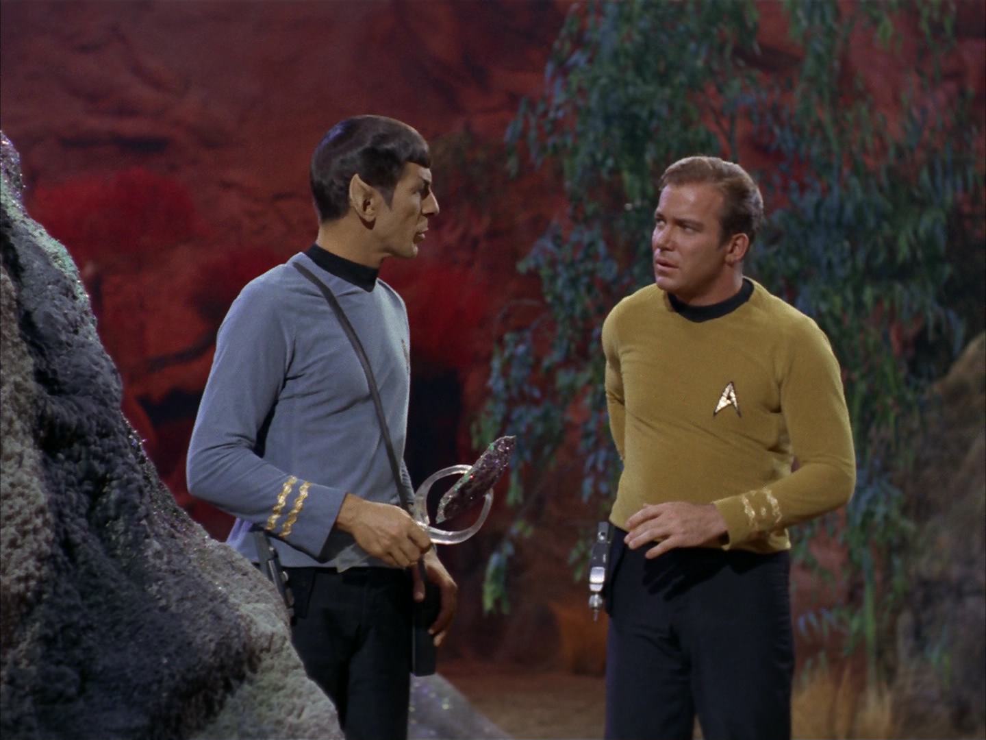 ariane179254_StarTrek_2x13_Obsession_0137.jpg