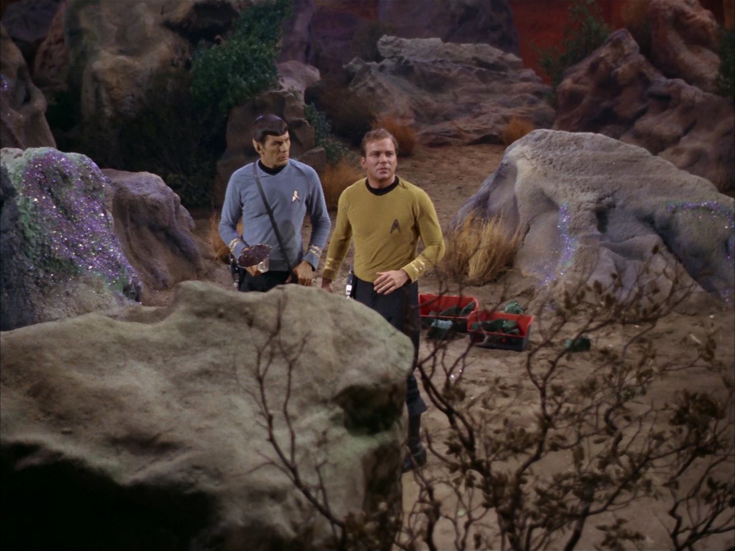ariane179254_StarTrek_2x13_Obsession_0142.jpg