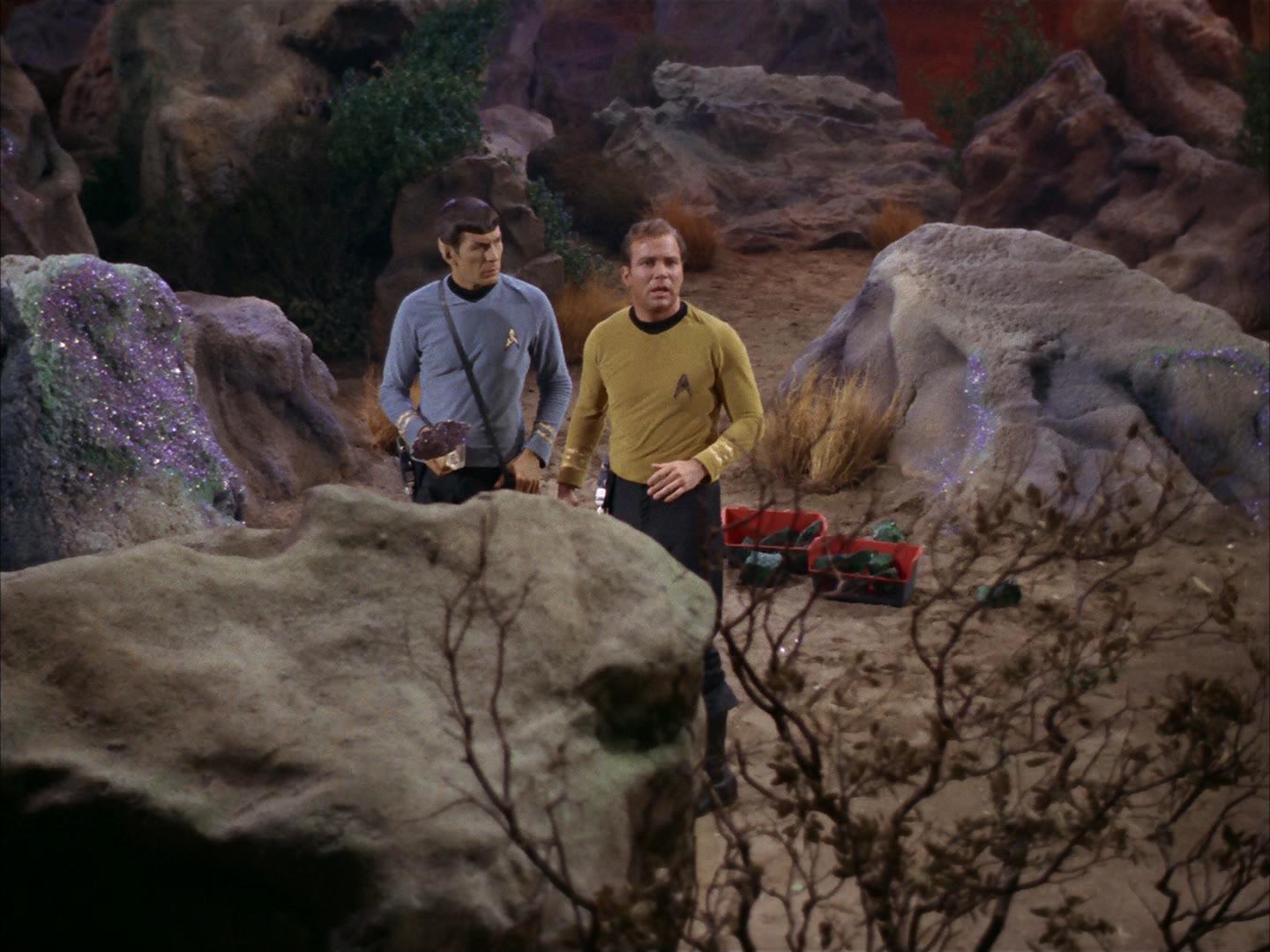 ariane179254_StarTrek_2x13_Obsession_0144.jpg