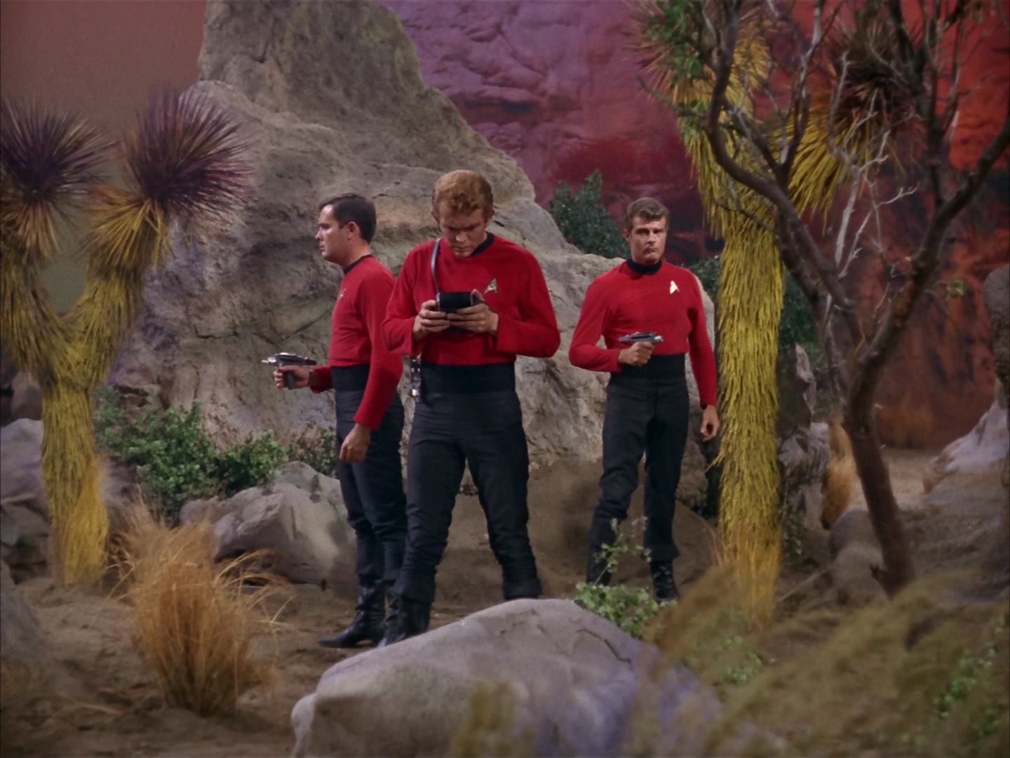 ariane179254_StarTrek_2x13_Obsession_0162.jpg