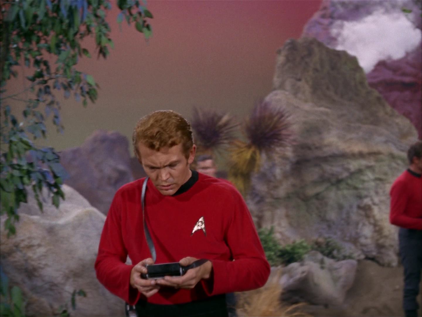 ariane179254_StarTrek_2x13_Obsession_0190.jpg