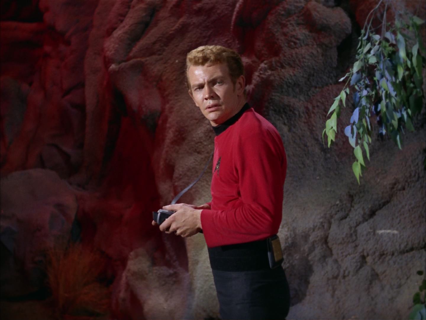 ariane179254_StarTrek_2x13_Obsession_0205.jpg