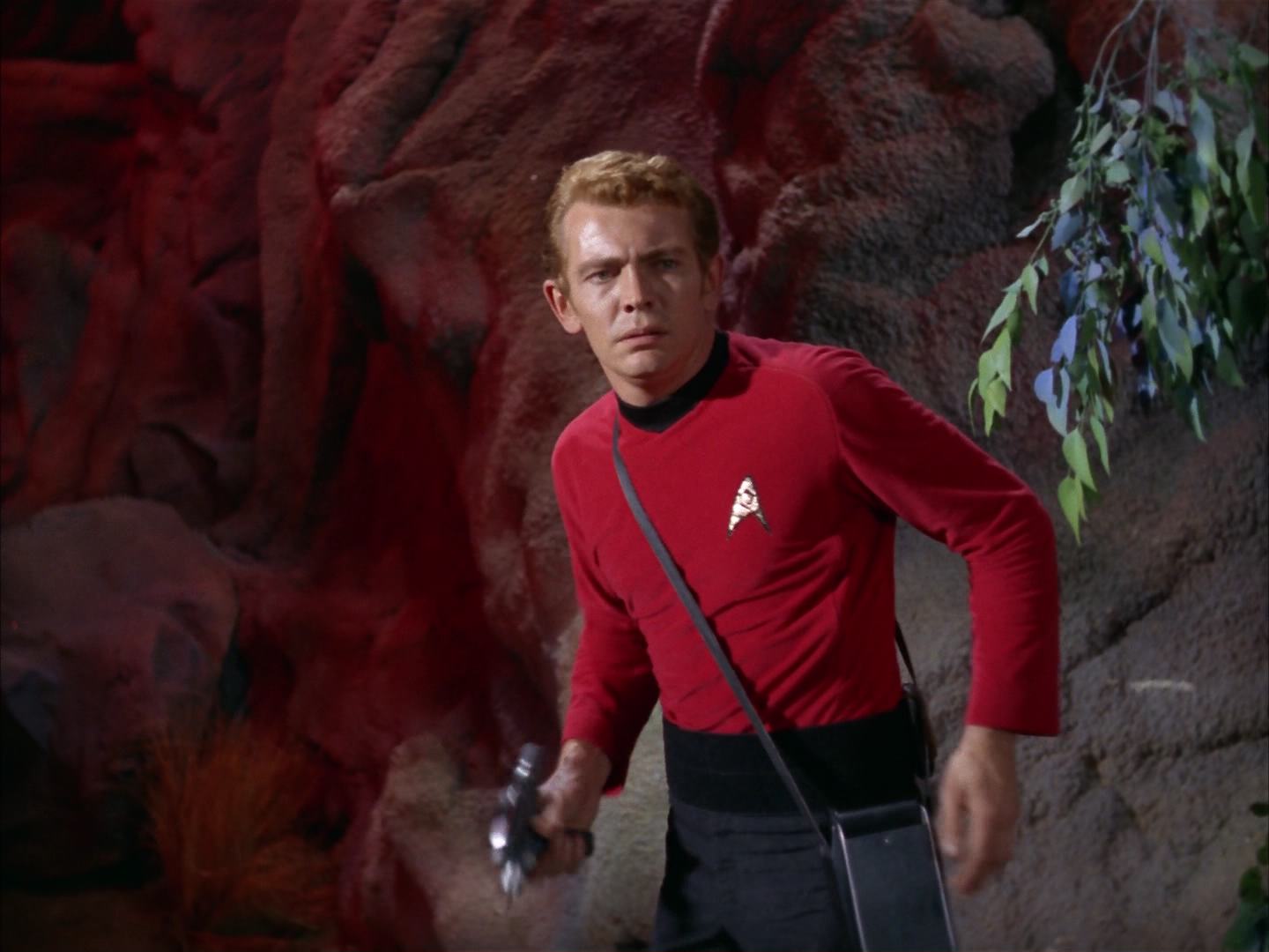 ariane179254_StarTrek_2x13_Obsession_0209.jpg