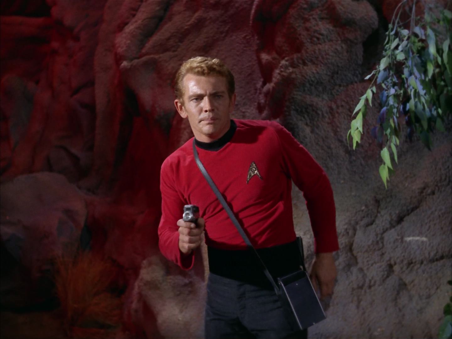 ariane179254_StarTrek_2x13_Obsession_0210.jpg