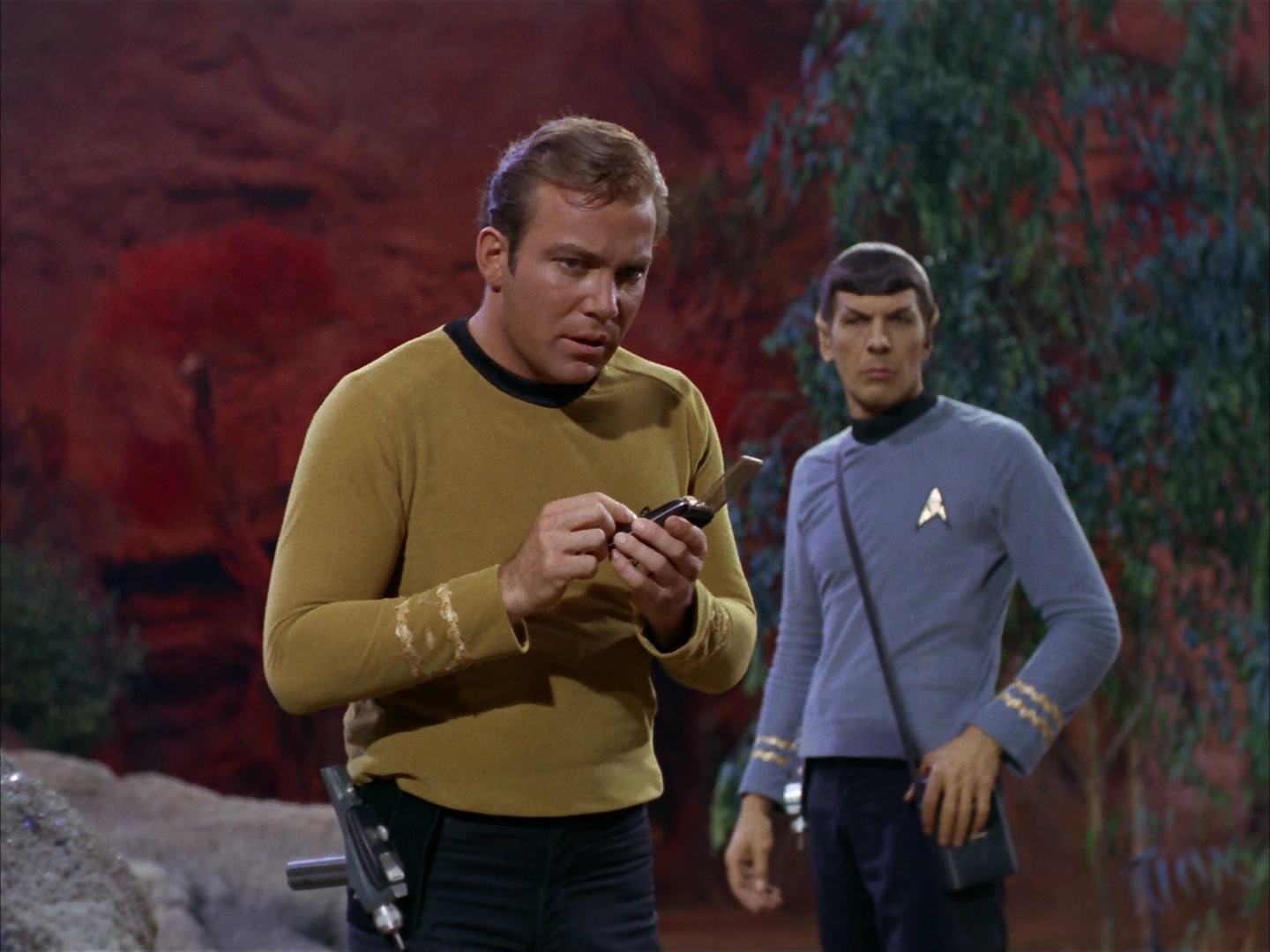 ariane179254_StarTrek_2x13_Obsession_0219.jpg