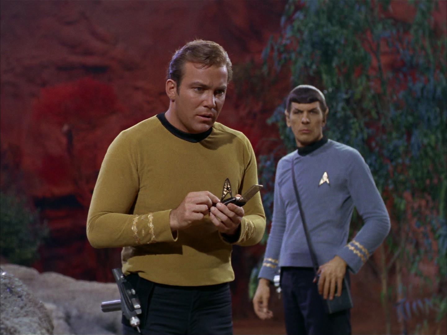 ariane179254_StarTrek_2x13_Obsession_0220.jpg