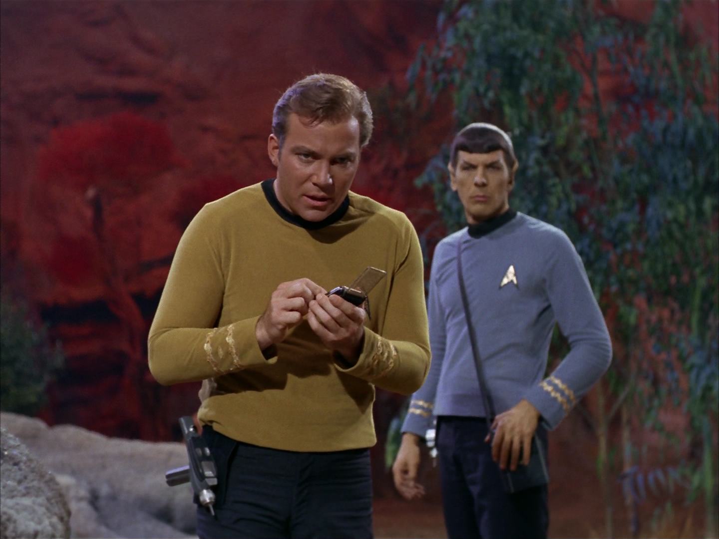 ariane179254_StarTrek_2x13_Obsession_0229.jpg