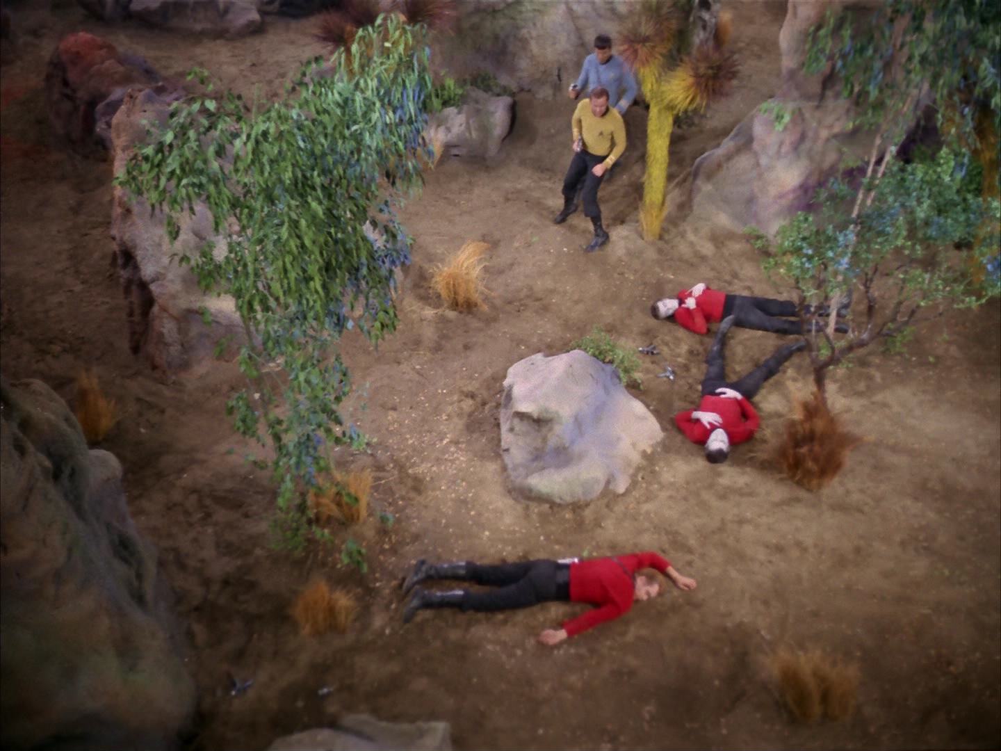 ariane179254_StarTrek_2x13_Obsession_0241.jpg