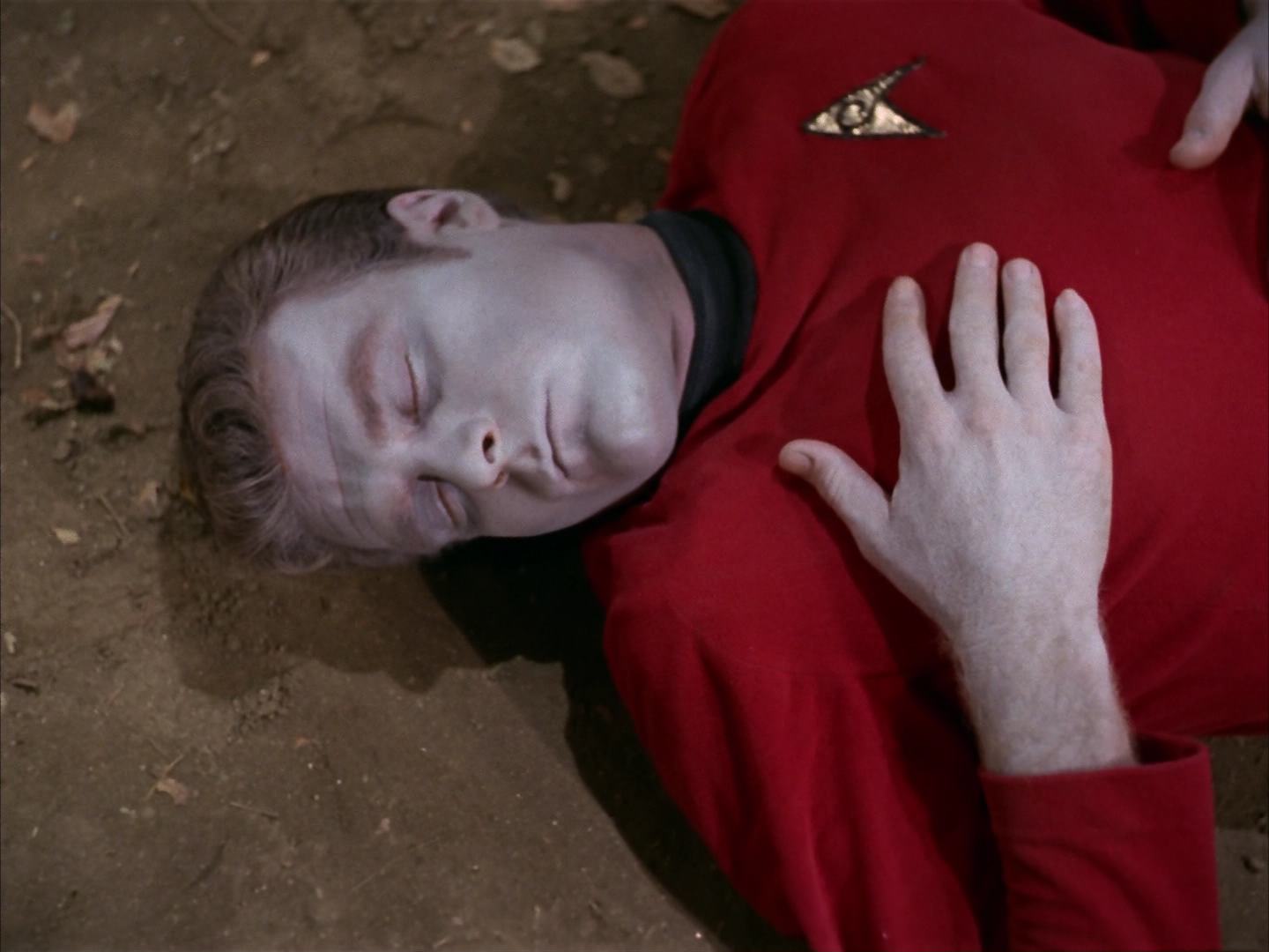 ariane179254_StarTrek_2x13_Obsession_0250.jpg
