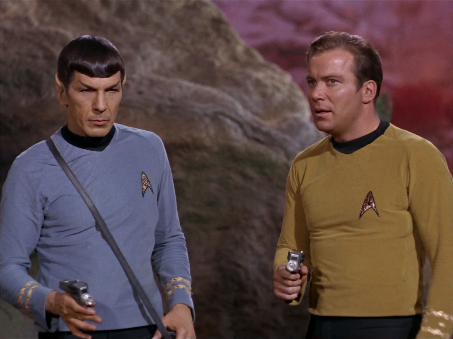 ariane179254_StarTrek_2x13_Obsession_0255.jpg