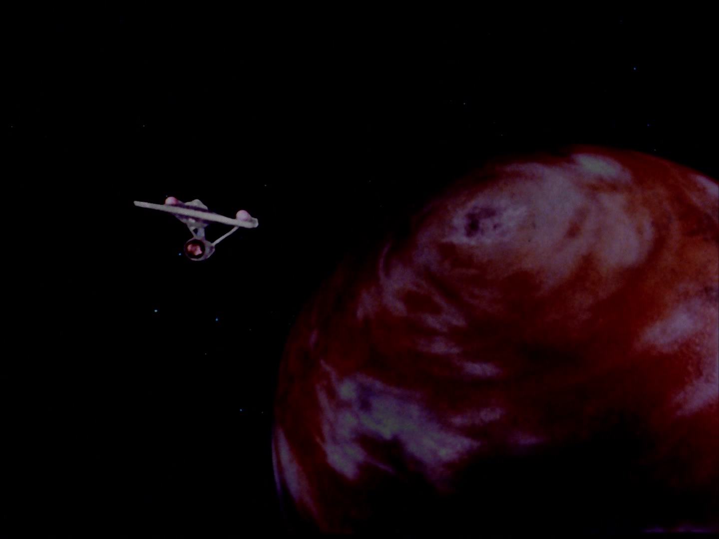 ariane179254_StarTrek_2x13_Obsession_0369.jpg