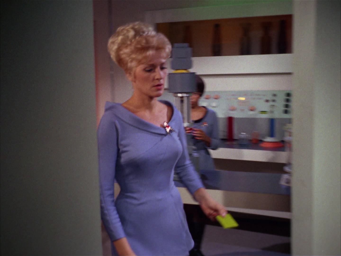 ariane179254_StarTrek_2x13_Obsession_0391.jpg