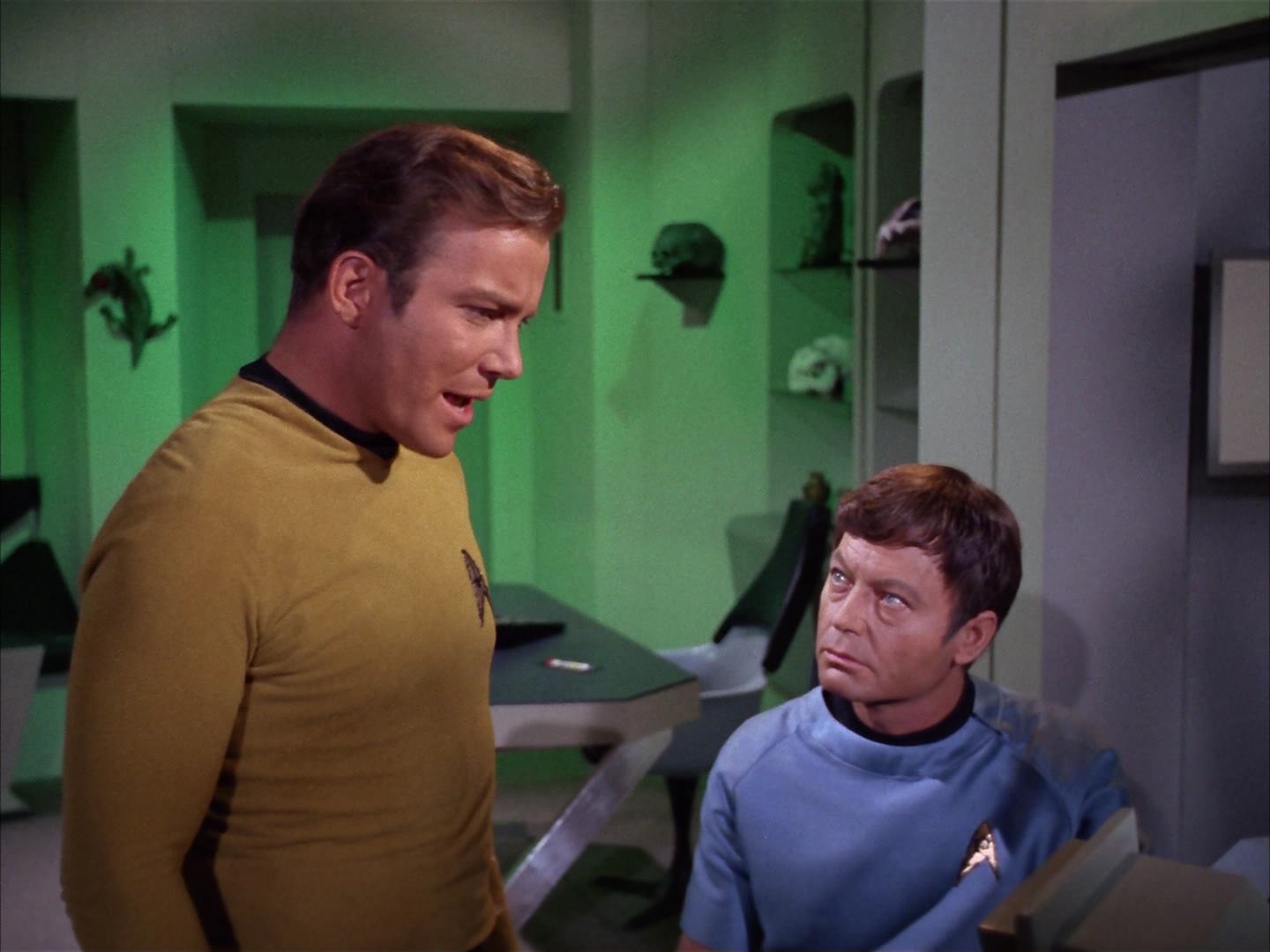 ariane179254_StarTrek_2x13_Obsession_0444.jpg