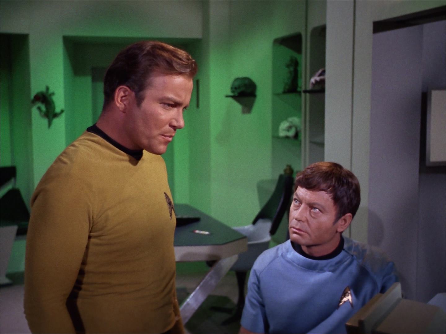 ariane179254_StarTrek_2x13_Obsession_0445.jpg